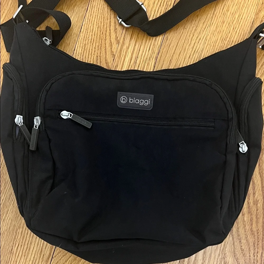 Biaggi On the Go Hobo and Zip Safe travel bag - Picture 2 of 11